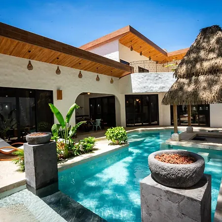 Huge 5-Bd Home With Pool Walk To Beach